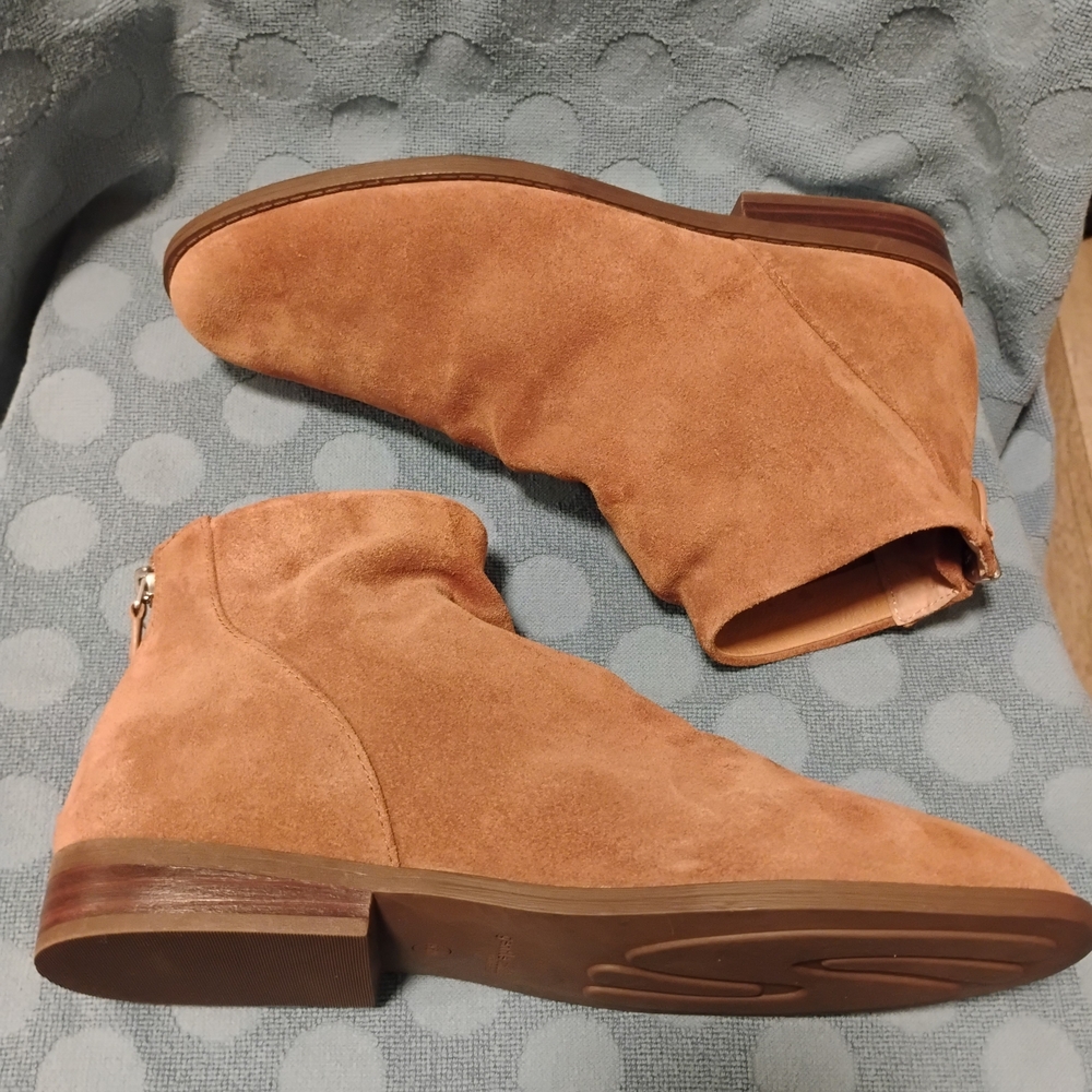 Gentle Souls By Kenneth Cole Women's Emma Suede Zip Bootie in Size 9.5 NWOT - Picture 3 of 14